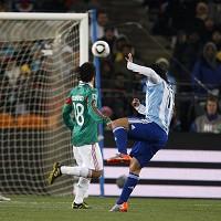 Tevez inspires Argentina win