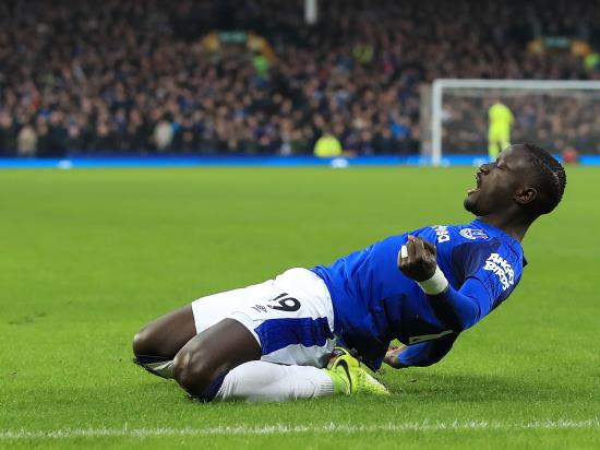 Niasse grabs point for Everton after McCarthy suffers broken leg