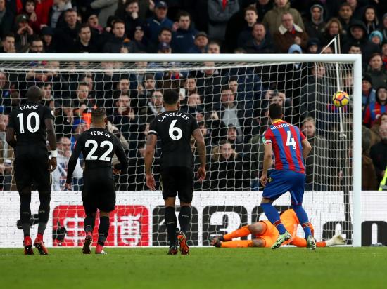 Newcastle cling on for point against relegation rivals Palace