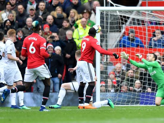 Romelu Lukaku scores 100th Premier League goal as Manchester United ease to victory over Swansea
