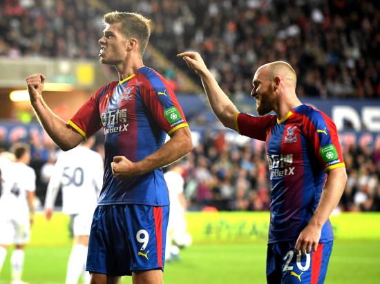Sorloth scores his first goal for Crystal Palace in cup win against Swansea