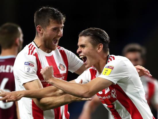 Sunderland win at Turf Moor to dump Burnley out of Carabao Cup