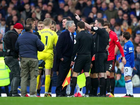 Ancelotti denies disrespecting referee Kavanagh after dismissal against Manchester United