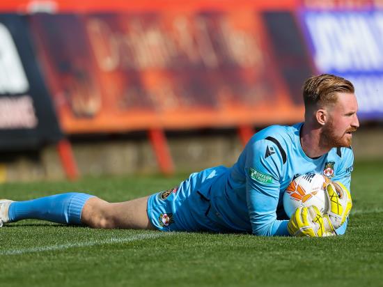 Wrexham and Bromley play out draw after serious injury to goalkeeper Rob Lainton