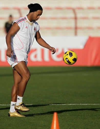 Ronaldinho's penalty miss leaves Flamengo with tough semi
