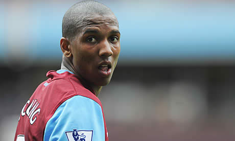 Liverpool edge ahead of Manchester United in £15m race for Ashley Young