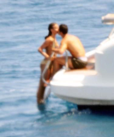 Ronaldo and his girlfriend were Hidden on the yacht