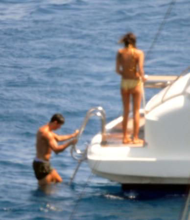 Ronaldo and his girlfriend were Hidden on the yacht