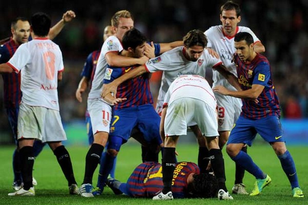 Messi misses penalty as Sevilla hold off Barca