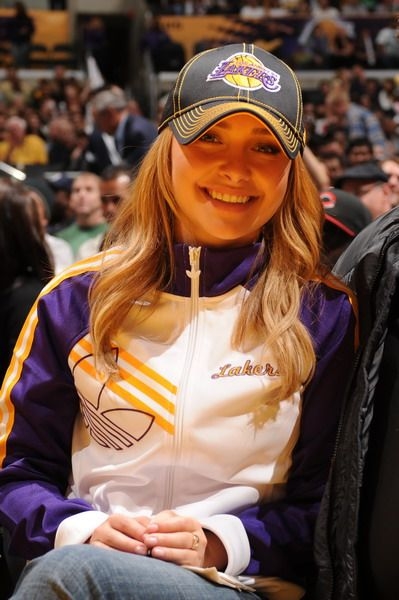 Tell you why Hollywood stars favour Lakers!