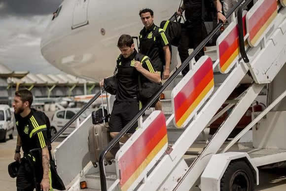 Plane carrying Spain home struck by lightning in fitting end to miserable World Cup