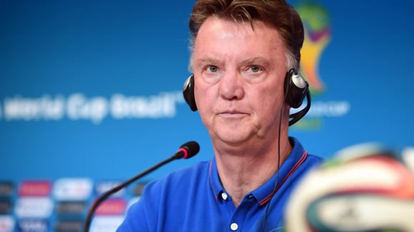 Louis Van Gaal says Netherlands are playing a team, not just Lionel Messi
