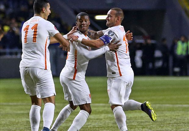 Kazakhstan 1-2 Netherlands: Wijnaldum and Sneijder keep play-off hopes alive