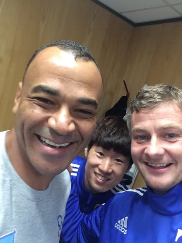 Man United legend Ole Gunnar Solskjaer posts selfies with Ronaldinho & others at the Unicef game