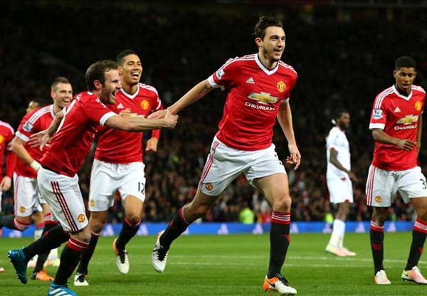 Manchester United 2-0 Crystal Palace: Darmian stunner maintains top-four hopes