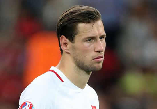 OFFICIAL: Krychowiak joins PSG from Sevilla