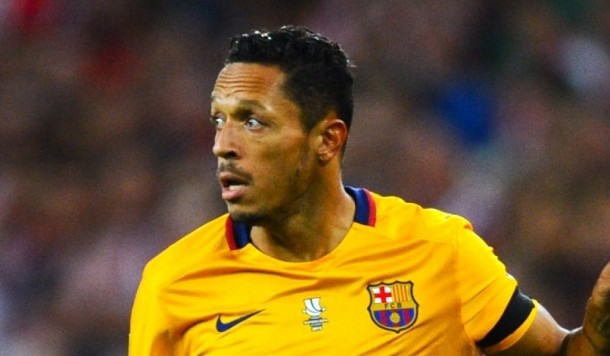Adriano closing in on Barca exit