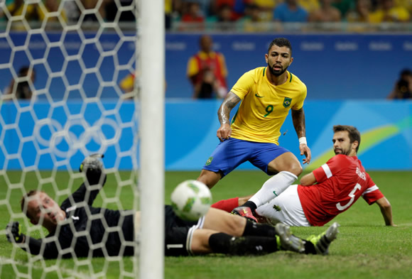 Manchester United and Chelsea transfer news: Brazil duo Gabriel Barbosa and Thiago Maia wanted by Premier League giants