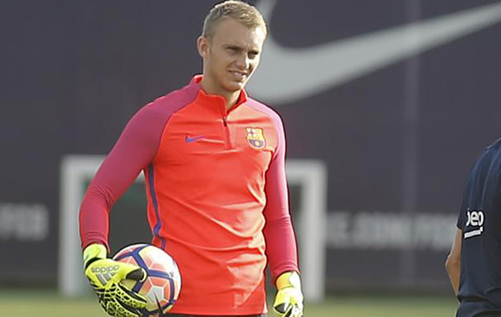 Barcelona goalkeeper Cillessen out for three weeks