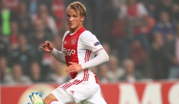Dolberg links with United intensify