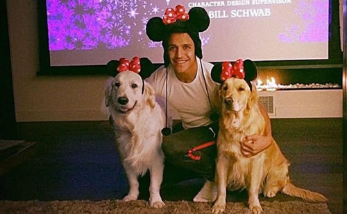Alexis Sanchez and his dogs now have their own banner at the Emirates