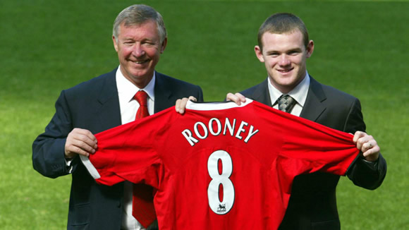 Wayne Rooney breaks Manchester United goals record