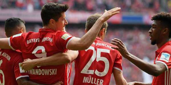 Bayern Munich 6 Augsburg 0: Lewandowski hits hat-trick in big Bavarian derby win