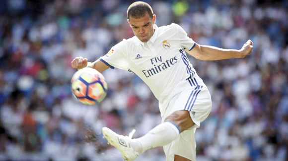 PSG and Manchester City line up as Pepe turns away from China move
