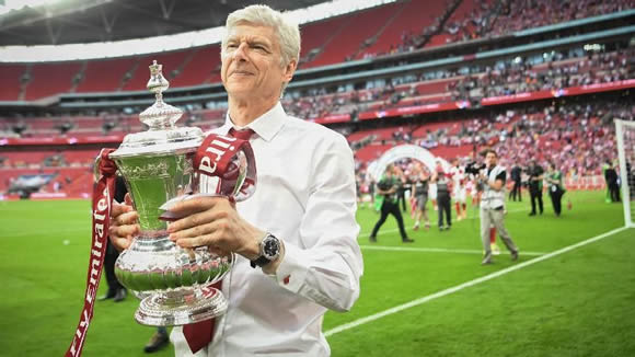 Arsenal manager Arsene Wenger signs two-year deal, targets title challenge