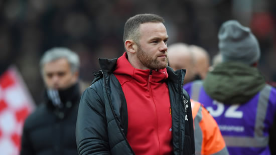 Wayne Rooney could stay at Man Utd if he accepts lesser role, says Ryan Giggs