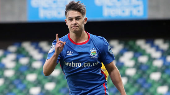 Linfield advance to face Celtic after 0-0 draw with La Fiorita