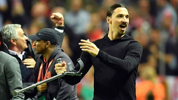 Manchester United could still offer Zlatan Ibrahimovic new contract