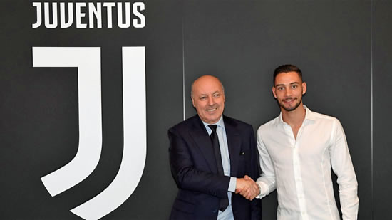 Juventus sign De Sciglio to replace Dani Alves