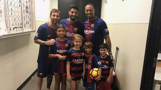 Barca fan Tiger Woods has photo taken with Messi and Suarez