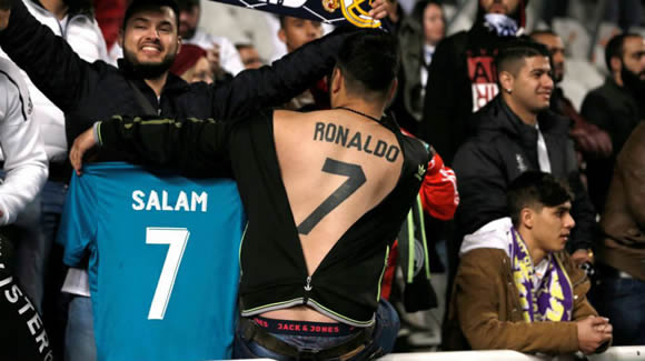 Supporter tattoos Cristiano Ronaldo's name and number on his back