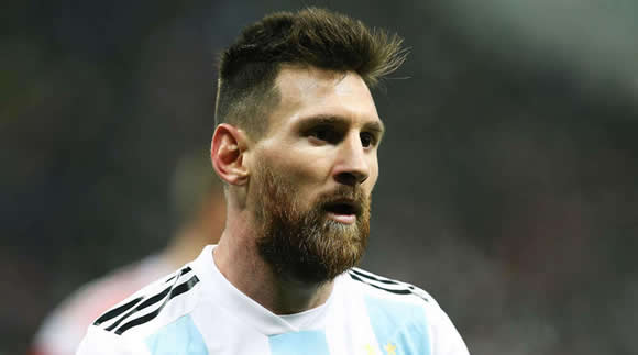 Messi: Higuain is one of the best strikers and he must be in Argentina squad