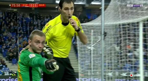 Cillessen hit by object thrown from stands in Barcelona defeat