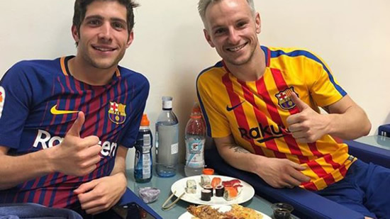 Rakitic and Sergi Roberto enjoy some sushi and pizza in the anti-doping room
