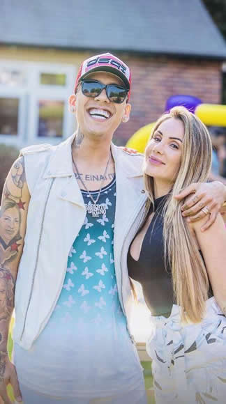 Roberto Firmino shows off custom-made necklace with his name on in pics with wife