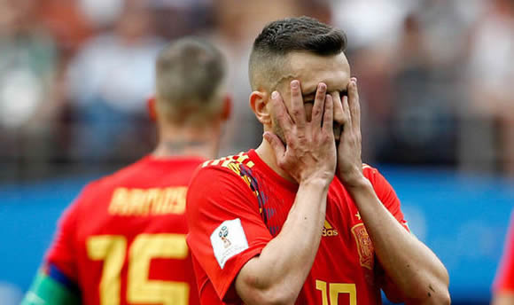 Spain target Rafa Benitez to be next long-term boss