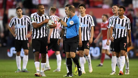 Carabao Cup: Newcastle stunned at Nottingham Forest; Everton advance