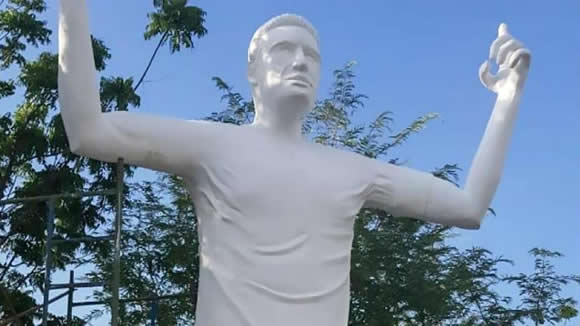 WHAT IS STAT? Radamel Falcao has statue erected in home town… which is compared to Cristiano Ronaldo bust as it looks NOTHING like him