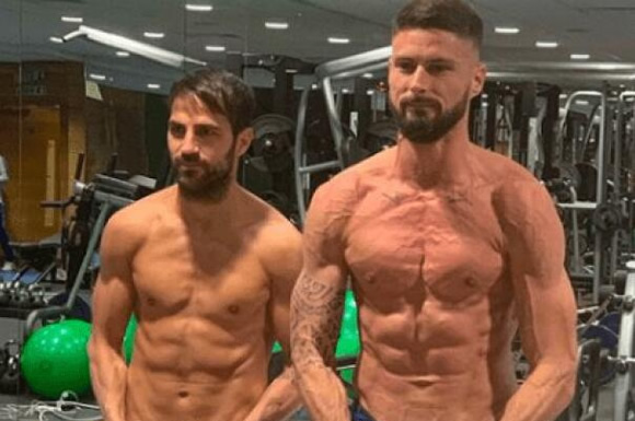 Chelsea reserves Olivier Giroud and Cesc Fabregas show ridiculous six-packs in Blues gym pic