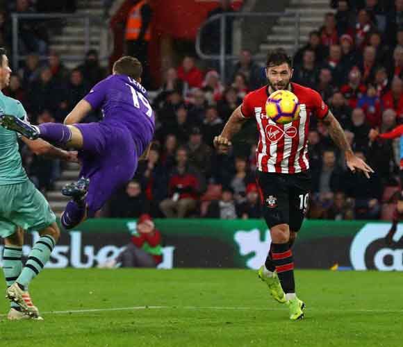 Southampton 3 Arsenal 2: Austin and Ings end Gunners' long unbeaten run