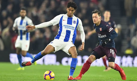 Mesut Ozil BLASTED by Arsenal icon Alex Scott before half time exit - 'No heart or desire'
