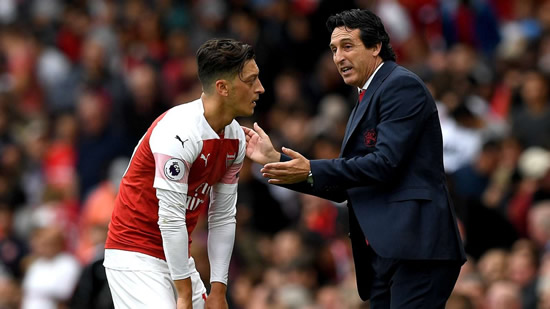 Ozil doesn't 'deserve' to be in Arsenal team, says coach Unai Emery