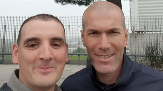 Zidane hits a man with his car in Valdebebas and they end up taking a selfie