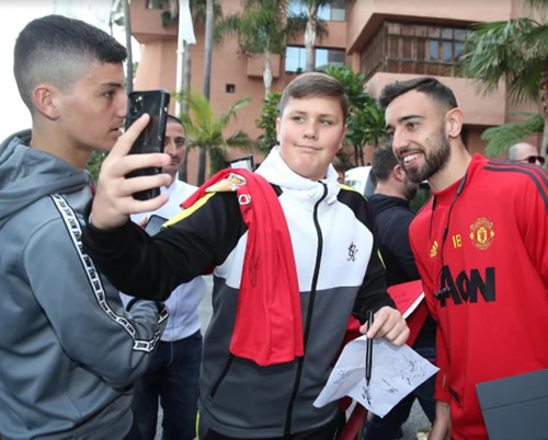 Bruno Fernandes poses for selfies with fans as Man Utd look like they’re having a blast in Marbella mid-winter training