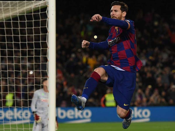 Barcelona 1-0 Real Sociedad: Late Lionel Messi penalty saves hosts