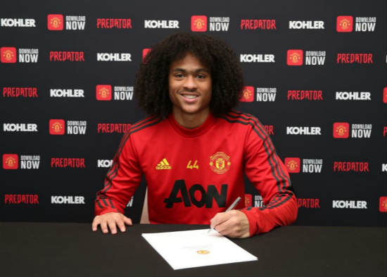 Official: Tahith Chong pens new Manchester United deal
